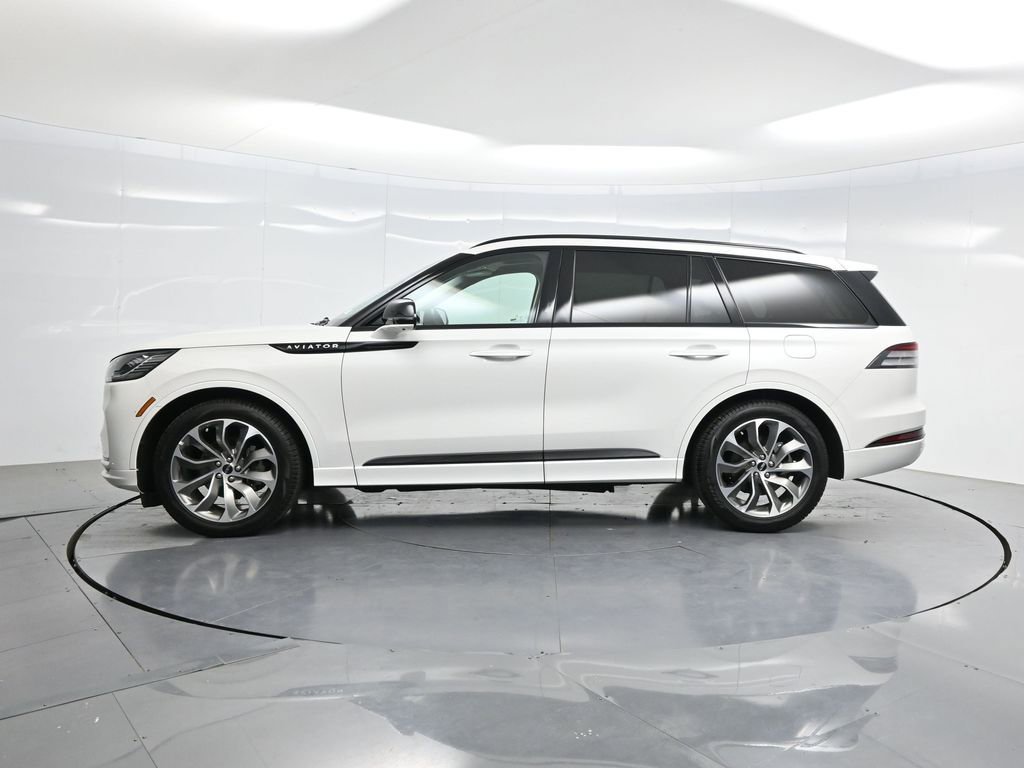 Used 2025 Lincoln Aviator 2WD w/ Jet Appearance Package image 34