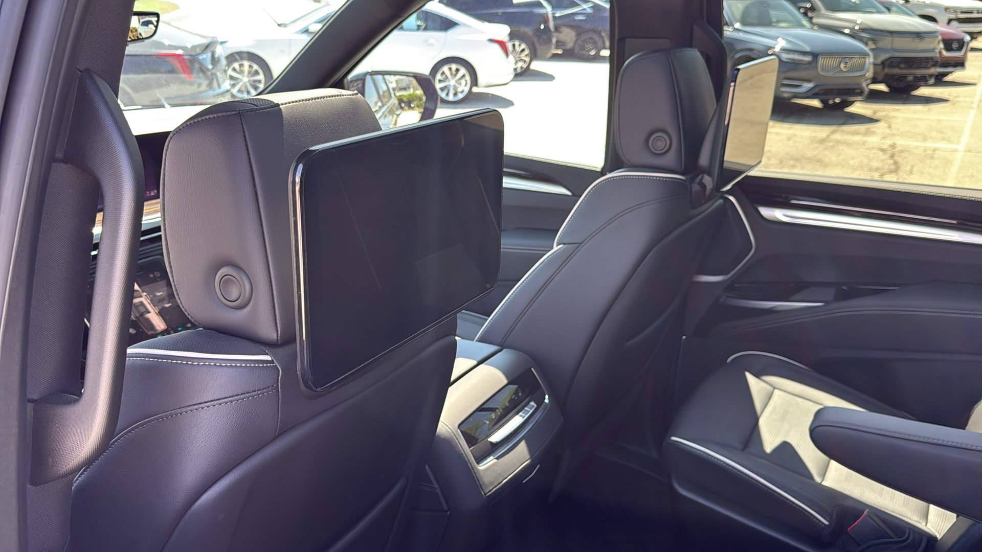 Certified 2026 Cadillac Escalade Luxury w/ Touring Package AWD/4WD image 31