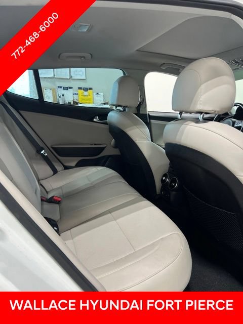 Used 2018 Kia Stinger Premium RWD image 4