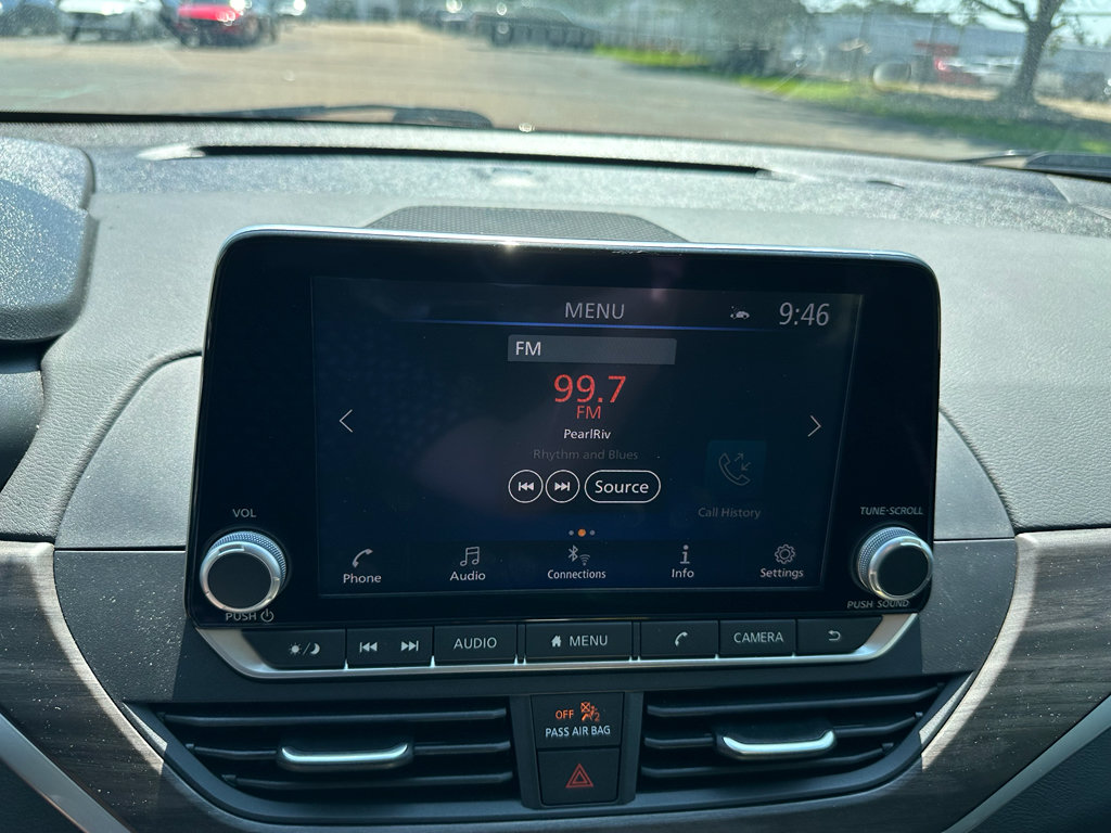 Used 2025 Nissan Altima 2.5 SV FWD image 11