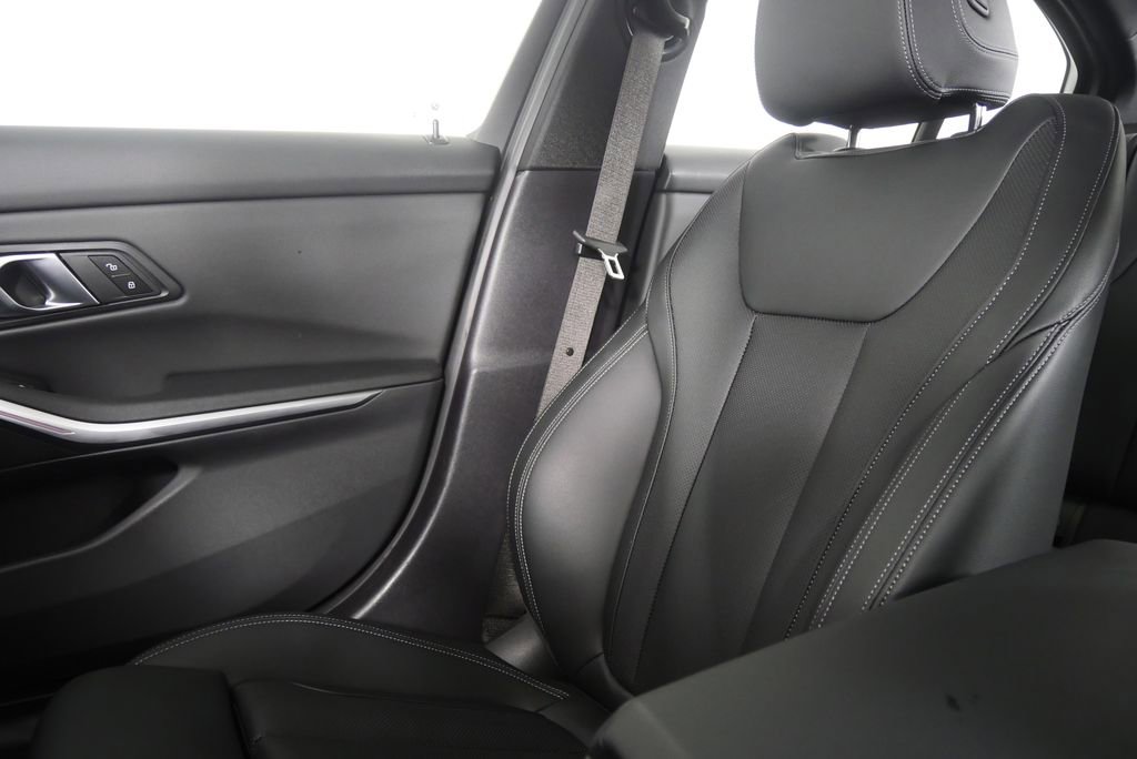 Certified 2025 BMW 330i Sedan image 25