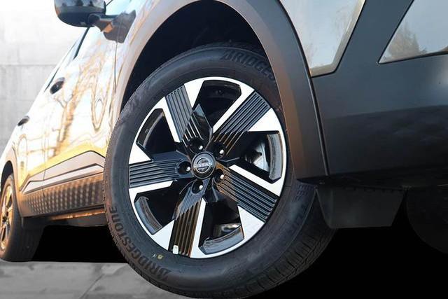 New 2026 Nissan Kicks SV w/ SV Premium Package image 3