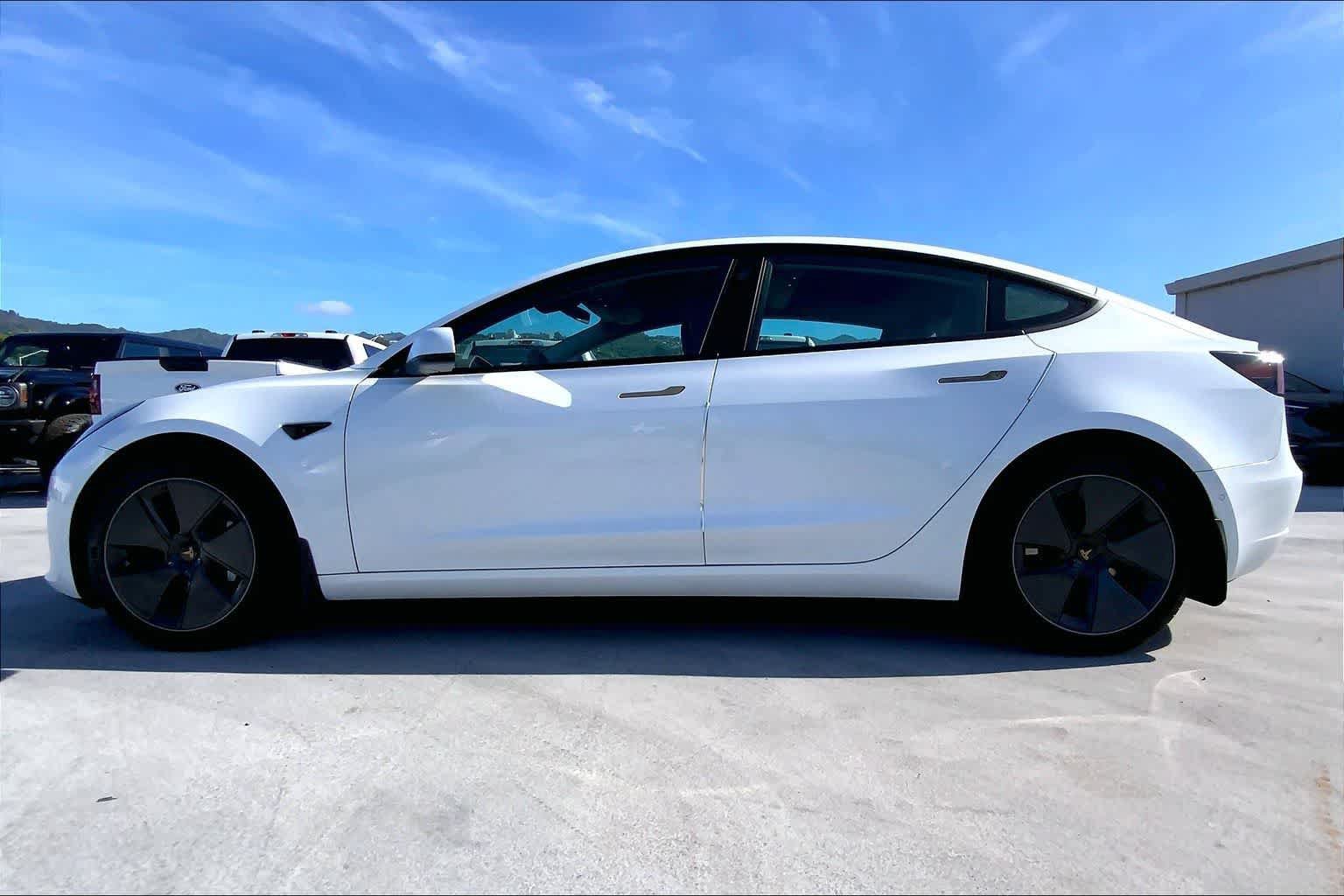 Used 2021 Tesla Model 3 Standard Range Plus RWD image 3