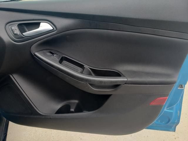 Used 2017 Ford Focus SE w/ Cold Weather Package FWD image 19