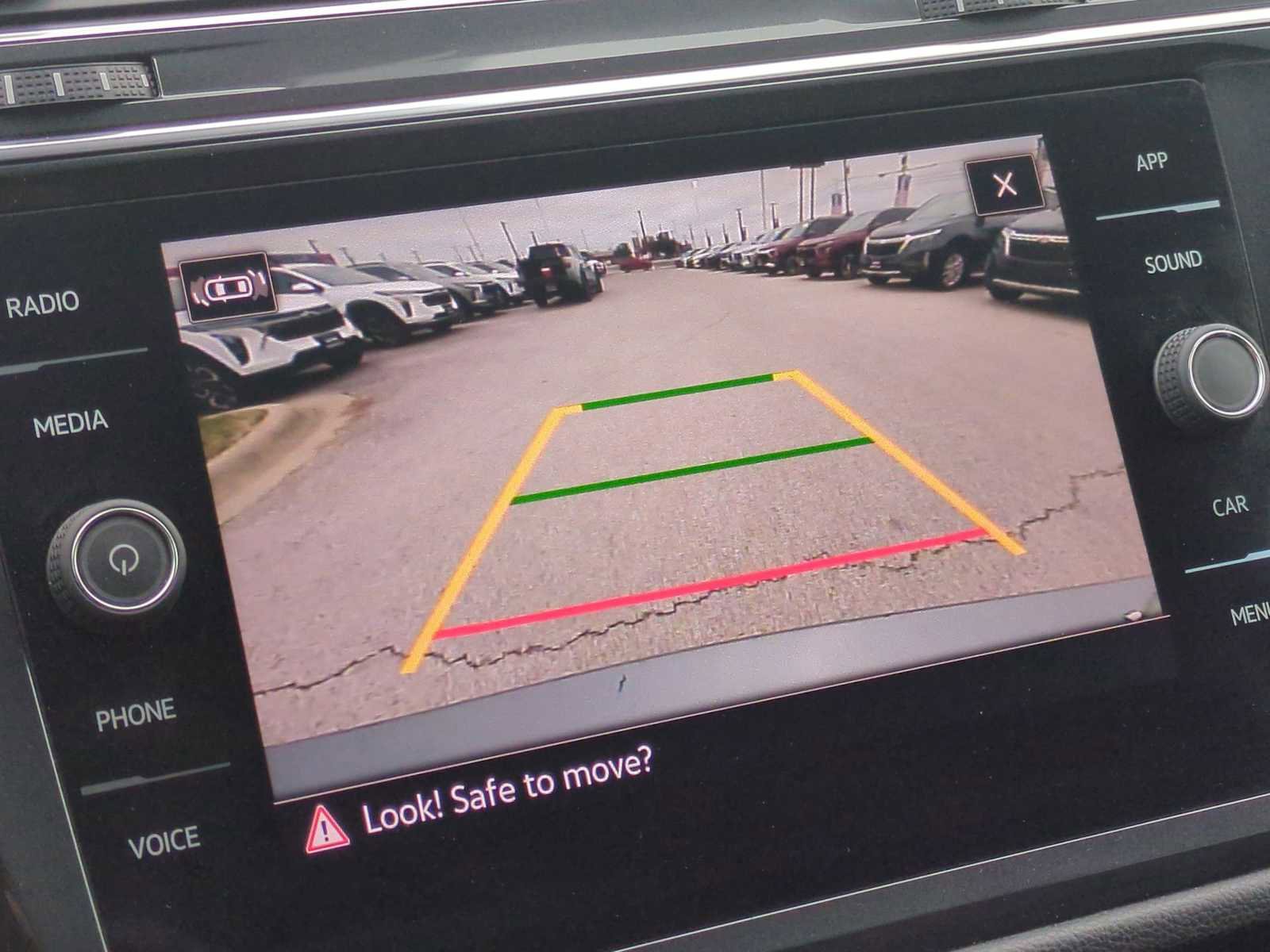 Used 2024 Volkswagen Tiguan SE image 14