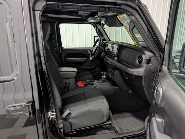 Used 2025 Jeep Wrangler Unlimited Rubicon 4xe w/ Convenience Group AWD/4WD image 27