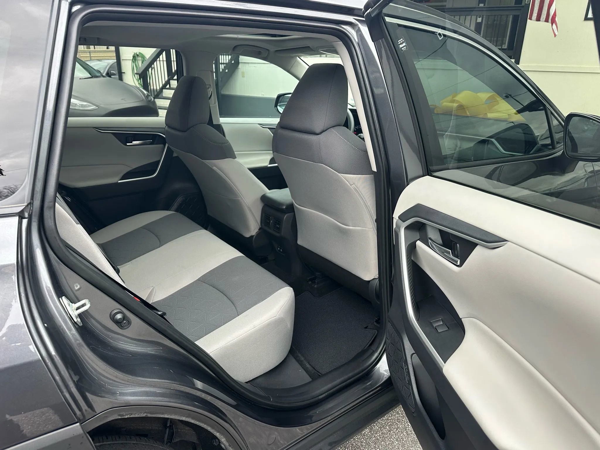 Used 2019 Toyota RAV4 XLE w/ Convenience Package image 14