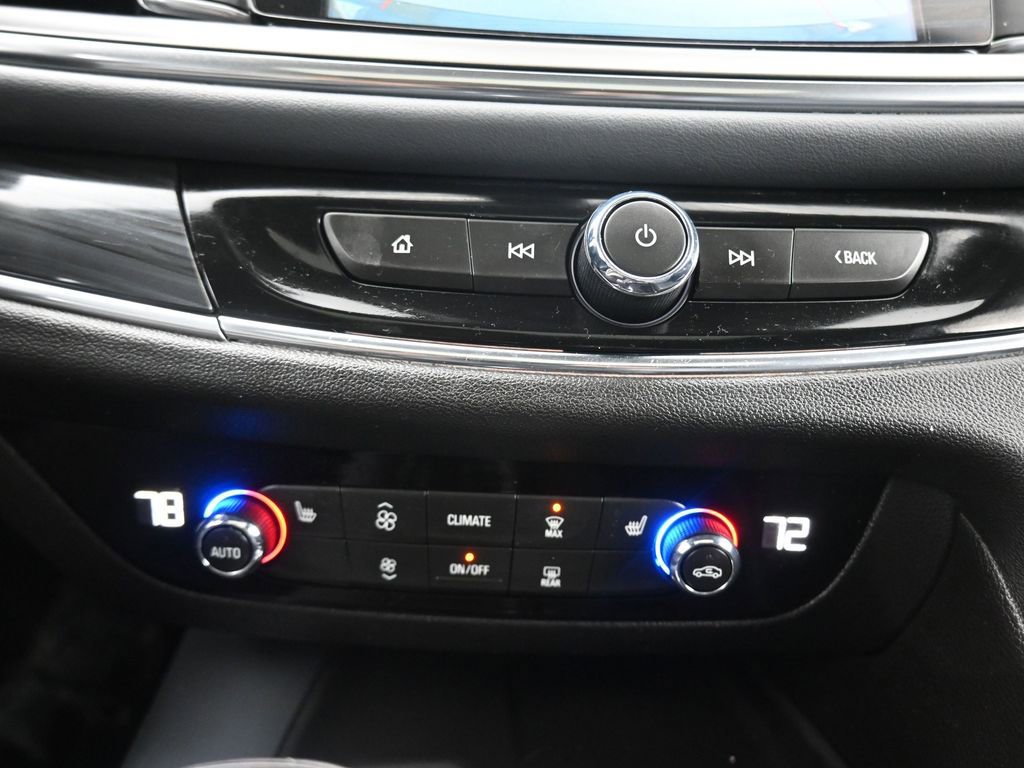 Used 2018 Buick Enclave Essence AWD/4WD image 21