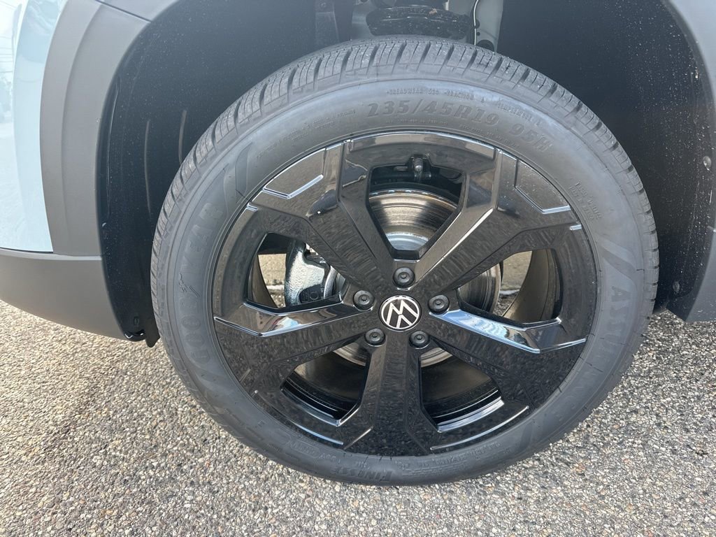 New 2026 Volkswagen Taos SE image 28