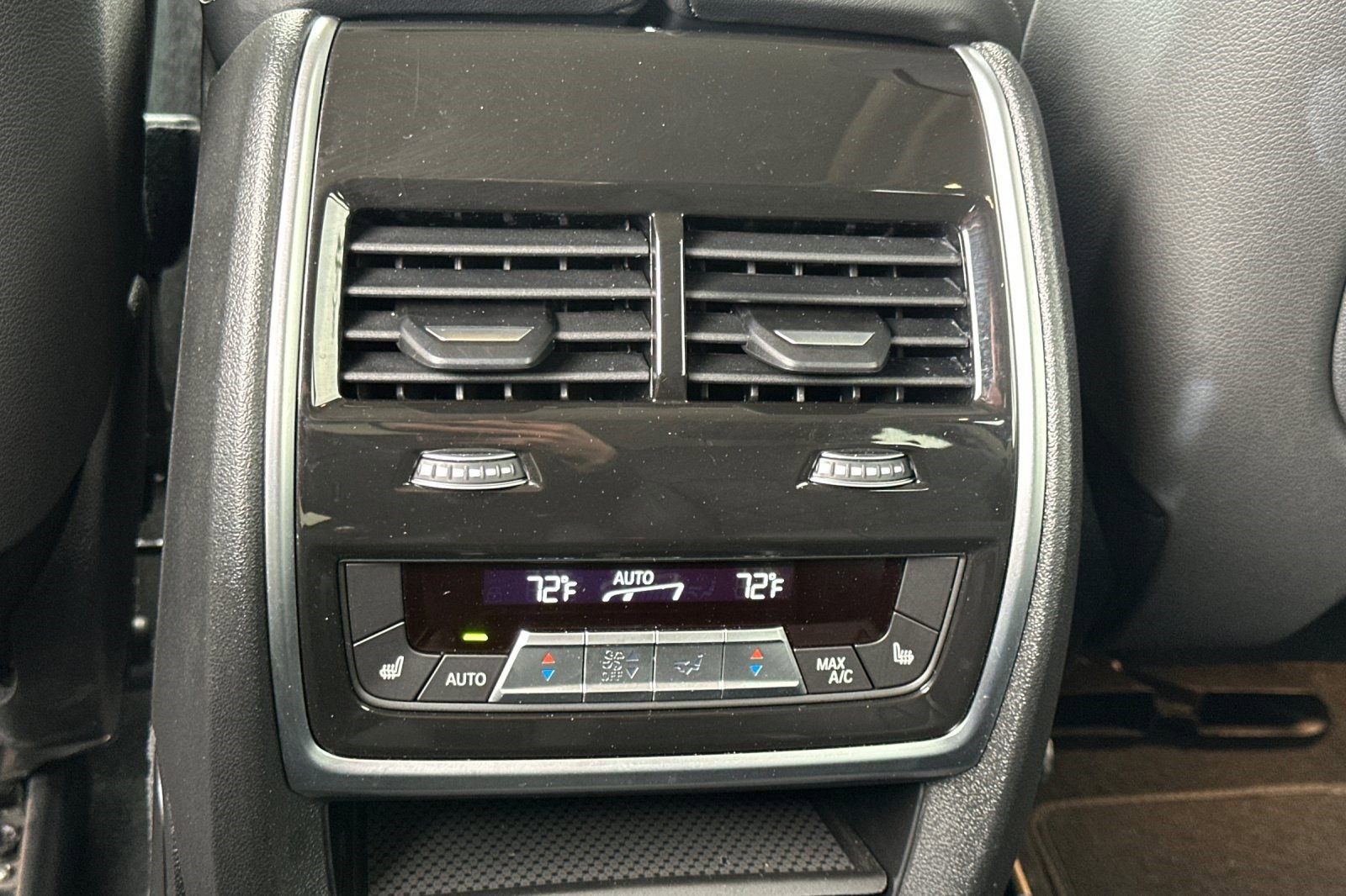 Used 2025 BMW X7 xDrive40i w/ Premium Package image 16