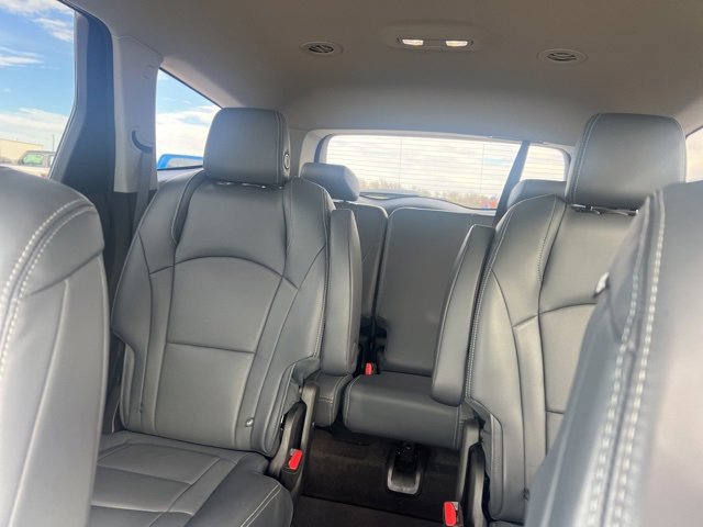 Used 2018 Buick Enclave Essence image 18
