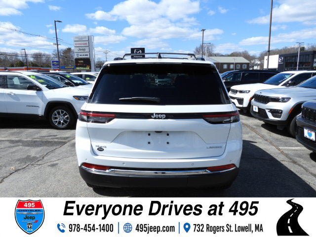 Used 2025 Jeep Grand Cherokee Laredo X AWD/4WD image 4