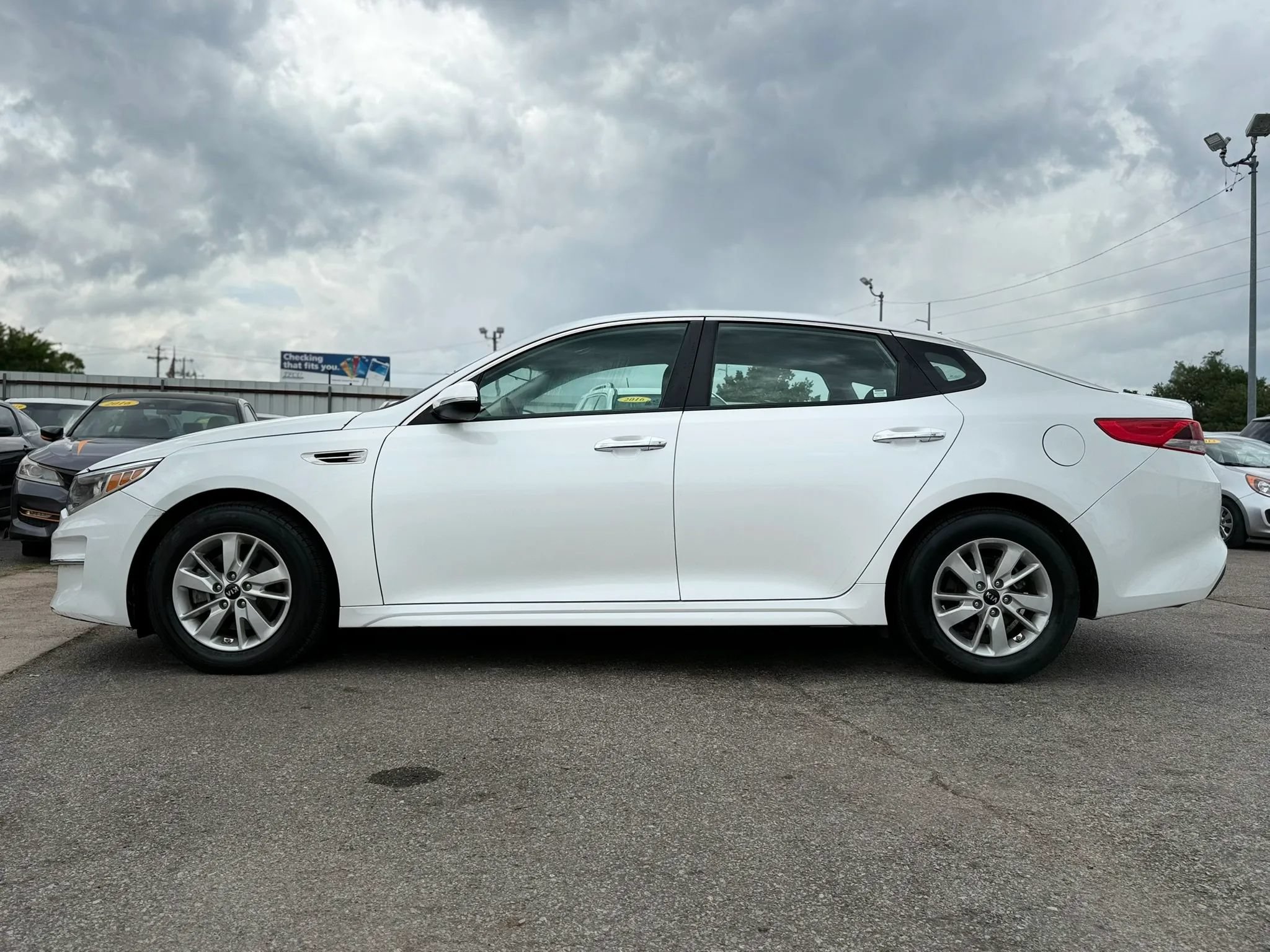 Used 2018 Kia Optima LX FWD image 10