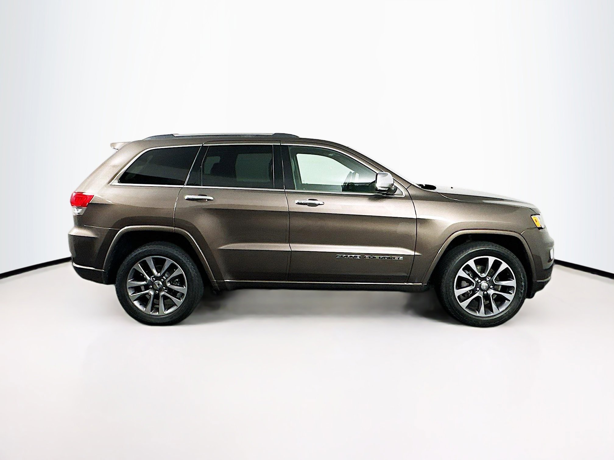 Used 2017 Jeep Grand Cherokee Overland AWD/4WD image 10