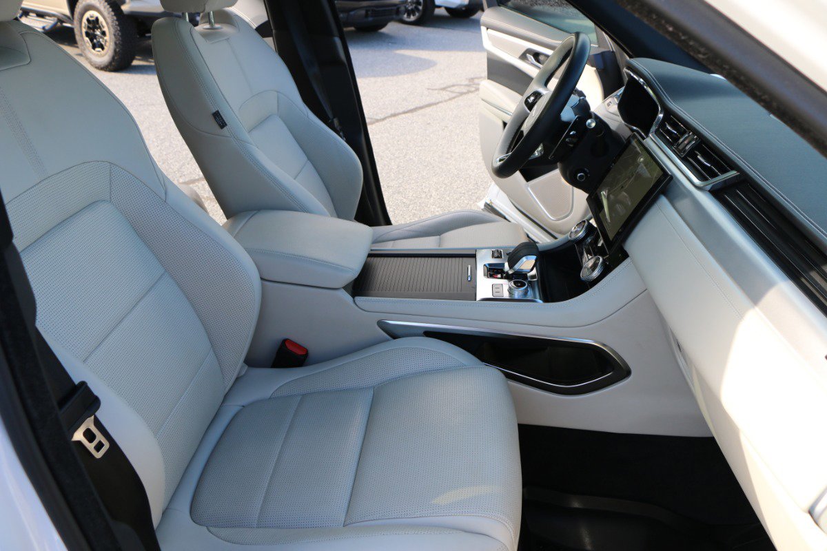 Used 2024 Jaguar F-PACE R-Dynamic S AWD/4WD image 31