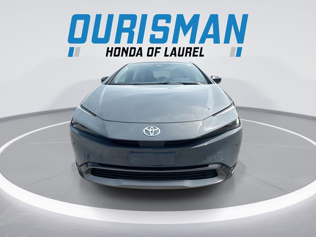 Used 2025 Toyota Prius XLE FWD image 3