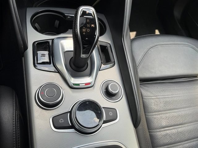 Used 2023 Alfa Romeo Giulia Veloce AWD/4WD image 32