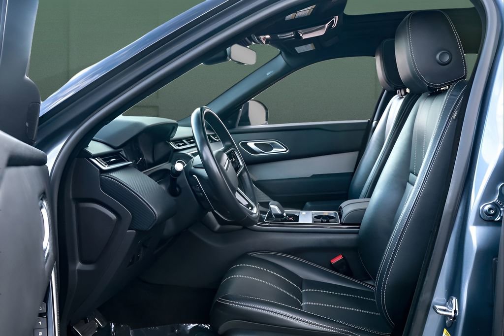 Used 2022 Land Rover Range Rover Velar R-Dynamic S image 16