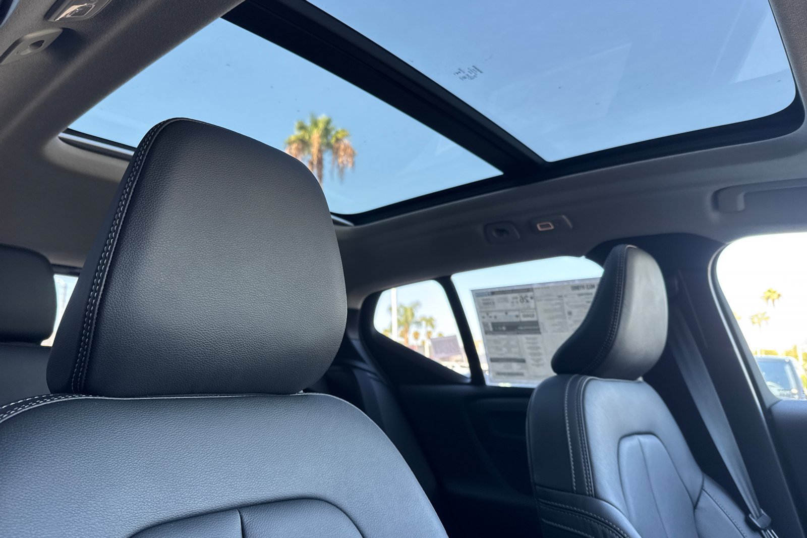 New 2026 Volvo XC40 B5 Ultra w/ Protection Package Premier AWD/4WD image 18