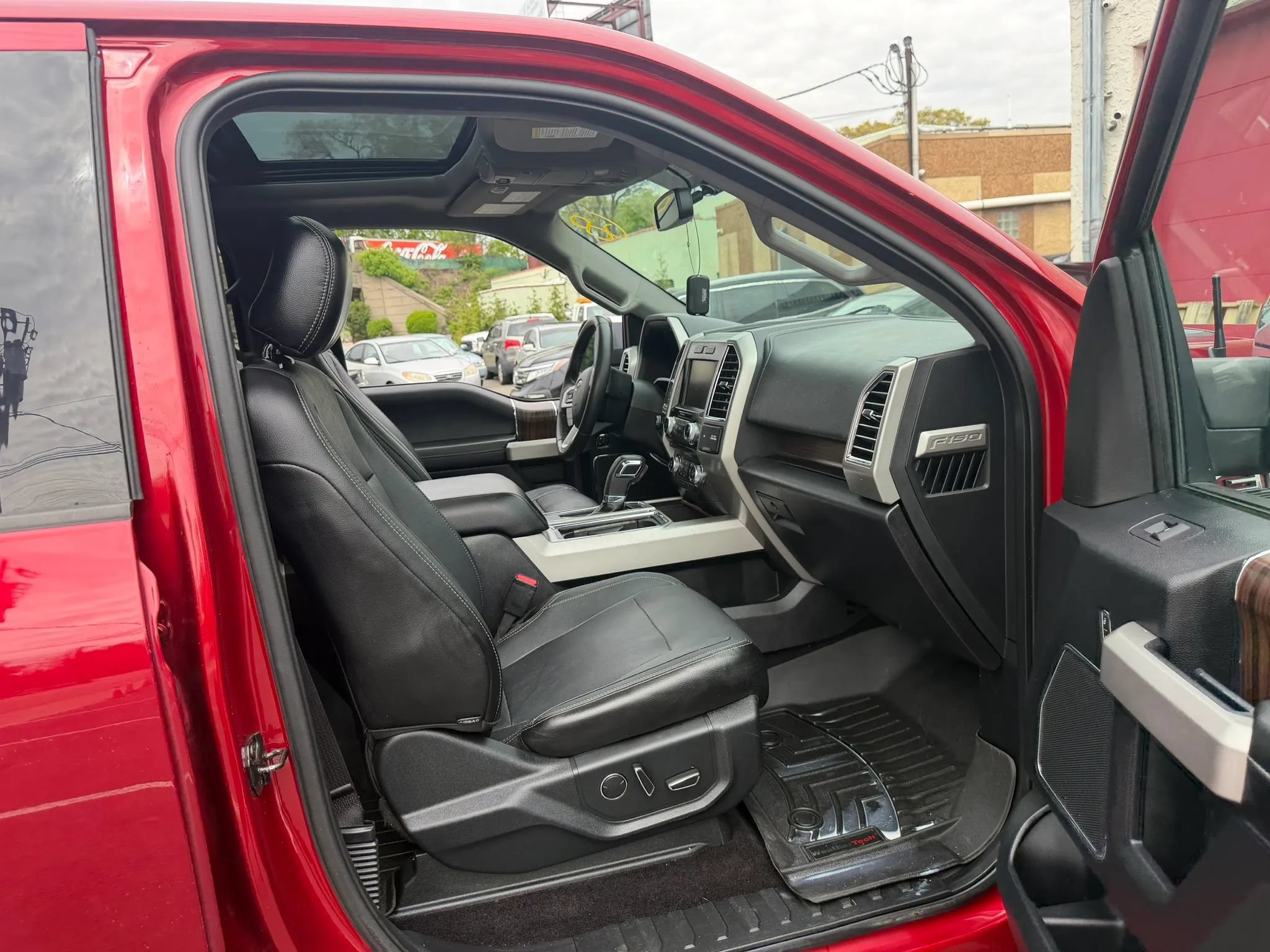 Used 2015 Ford F150 Lariat w/ Equipment Group 501A Mid AWD/4WD image 29