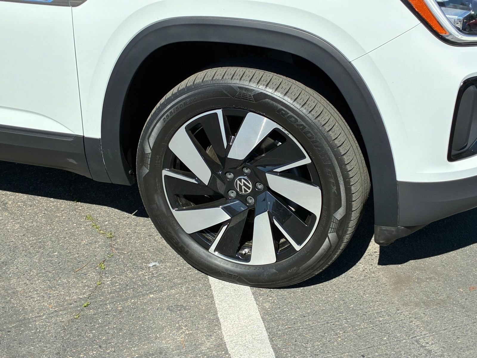 Used 2025 Volkswagen Atlas Cross Sport SE image 32