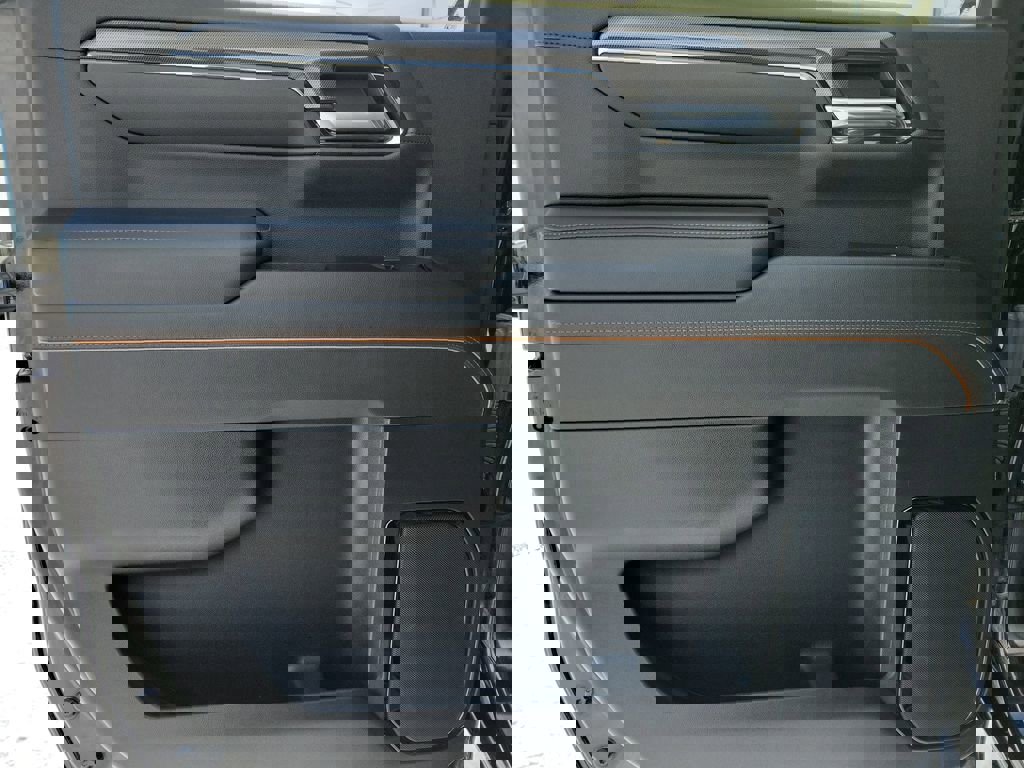 Used 2022 GMC Sierra 1500 AT4 w/ AT4 Preferred Package image 12