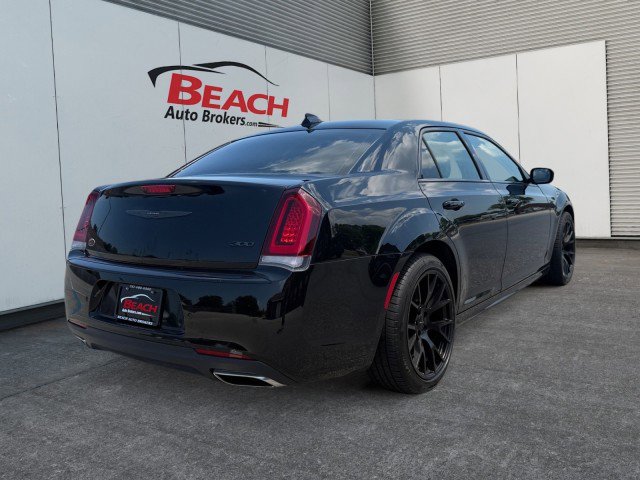 Used 2022 Chrysler 300 Touring L w/ Comfort Group RWD image 11