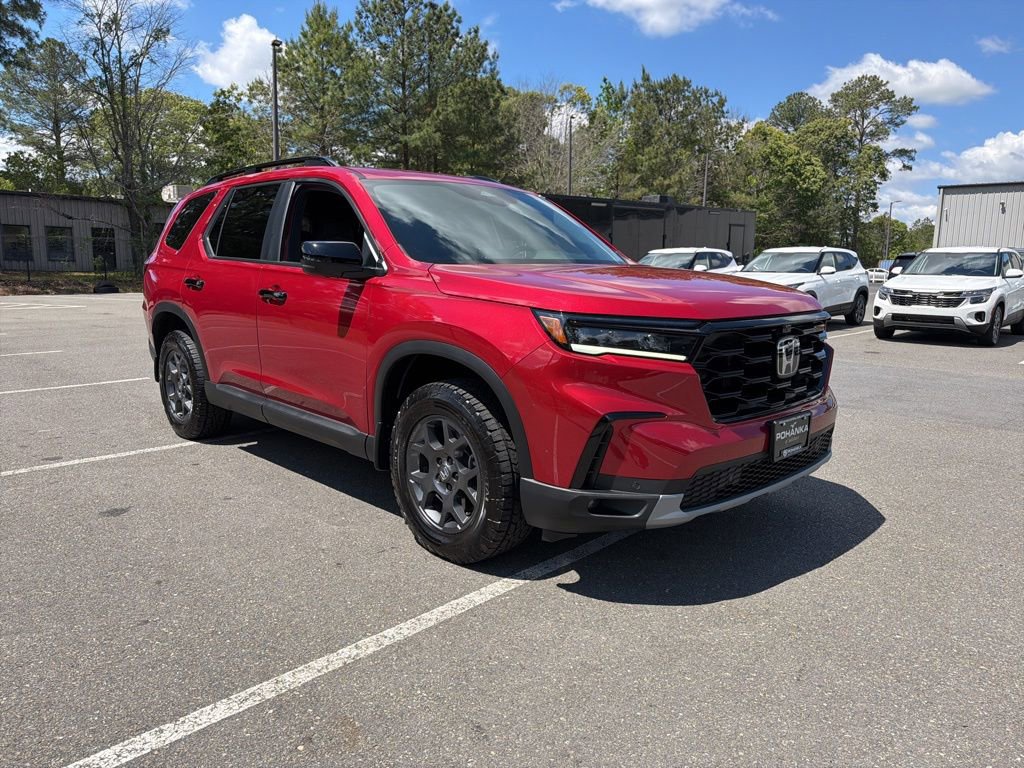 Certified 2025 Honda Pilot TrailSport image 4
