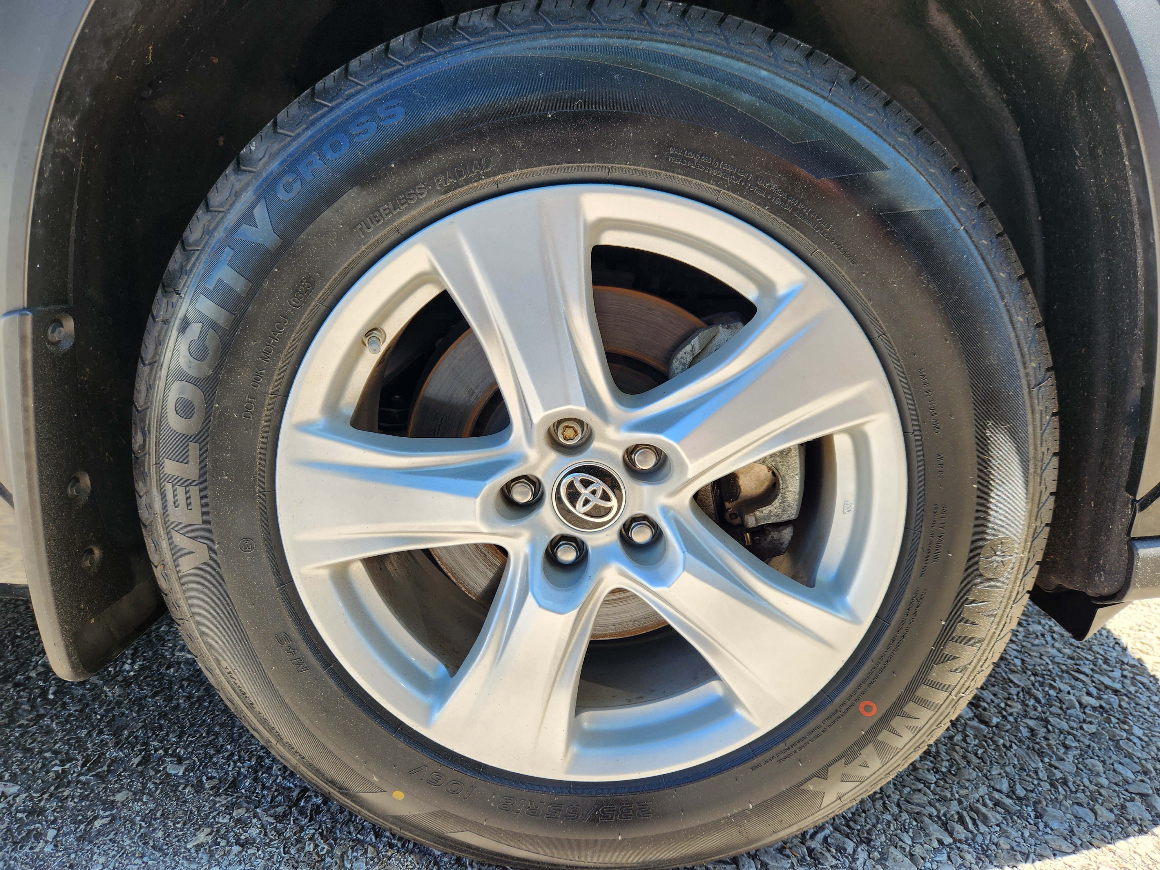 Used 2023 Toyota Highlander L AWD/4WD image 19
