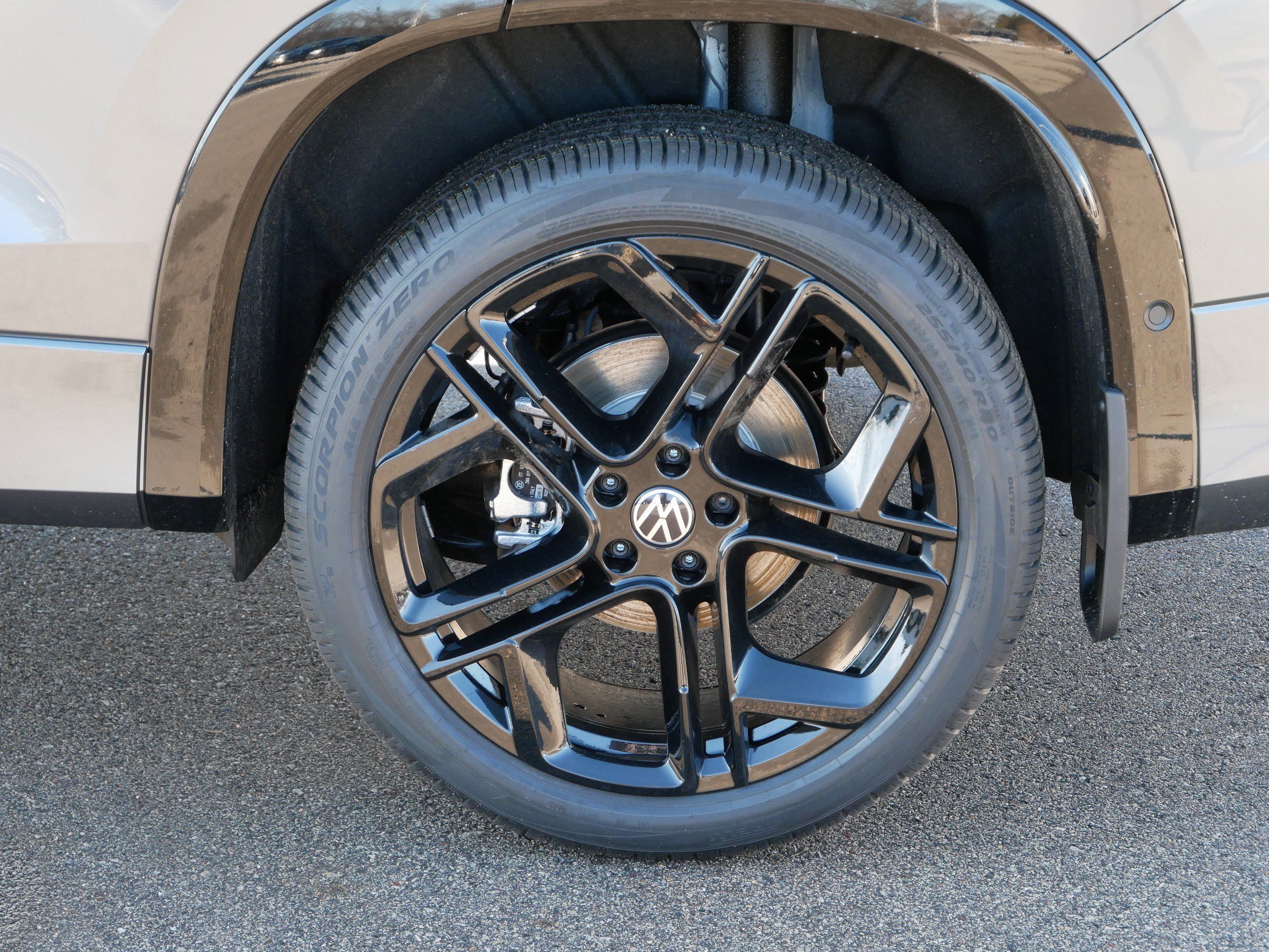 New 2026 Volkswagen Tiguan SE R-Line image 4