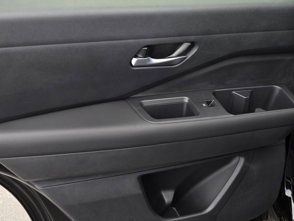 New 2026 Nissan Pathfinder SL FWD image 11