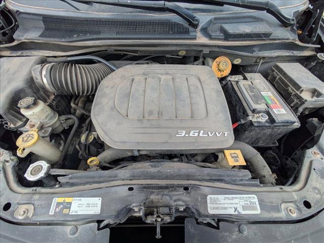 Used 2016 Chrysler Town & Country Limited Platinum image 17