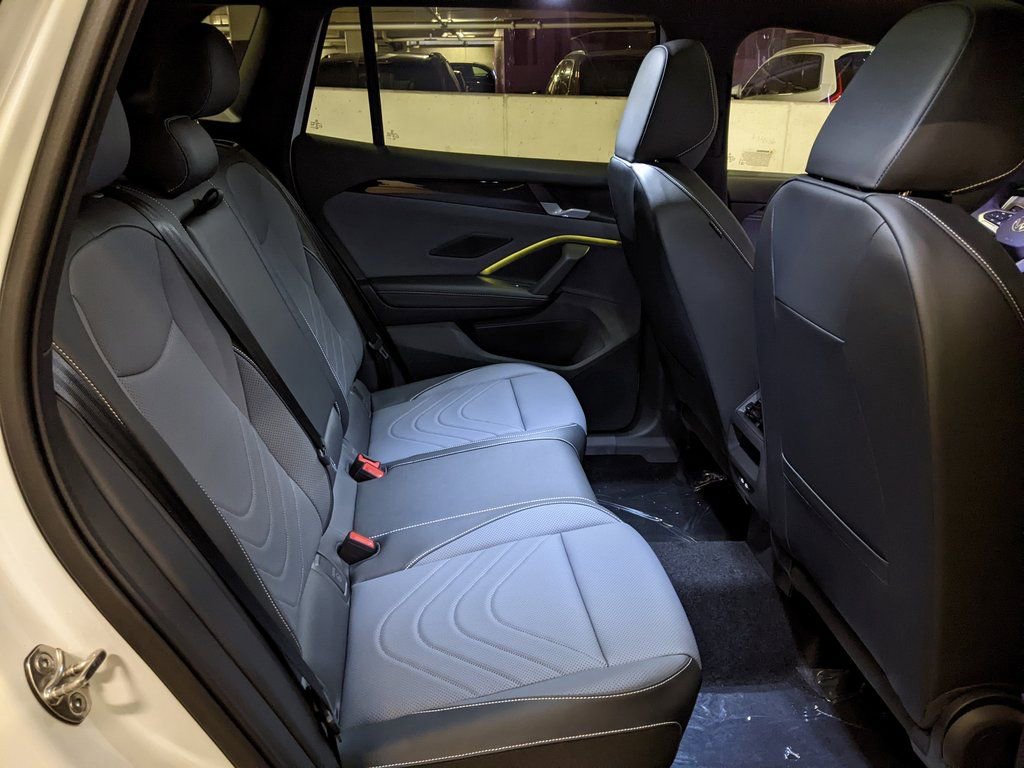 New 2026 Volkswagen Tiguan SE R-Line AWD/4WD image 24