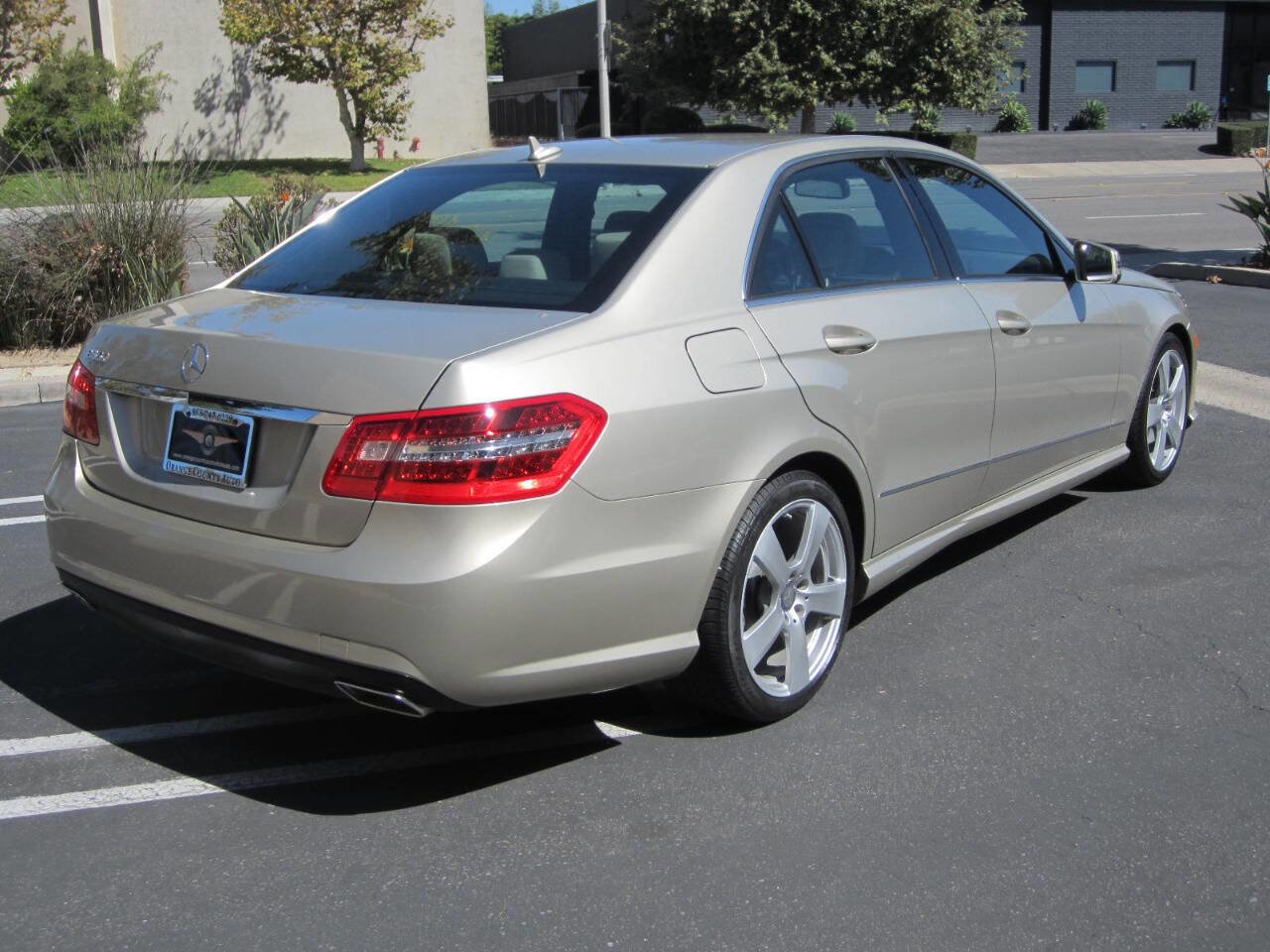 Used 2010 Mercedes-Benz E 350 E 350 Sport 4dr Sedan image 3