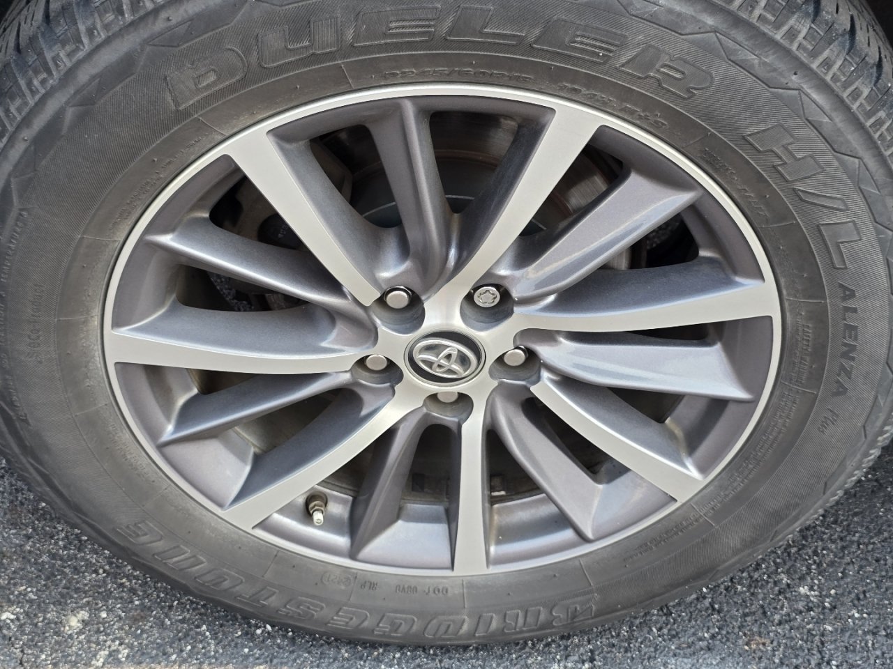 Used 2019 Toyota Highlander XLE FWD image 9