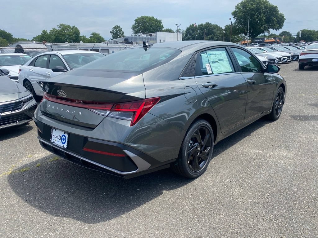 New 2026 Hyundai Elantra SEL Sport Premium FWD image 4