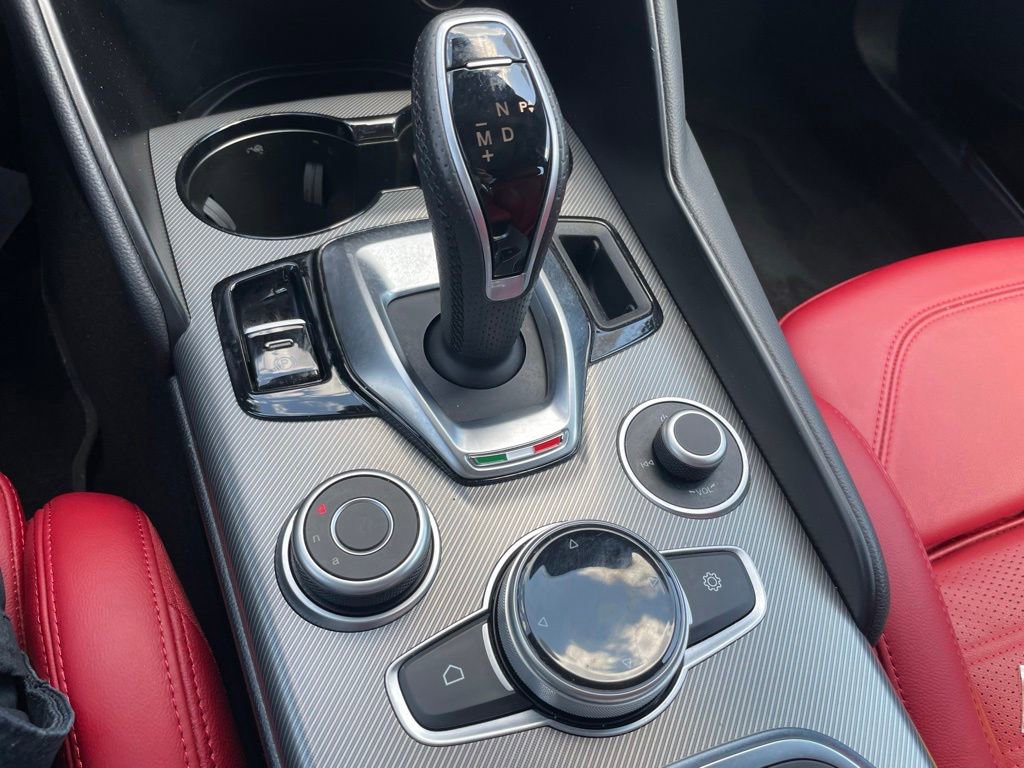 Used 2024 Alfa Romeo Giulia Veloce AWD/4WD image 25