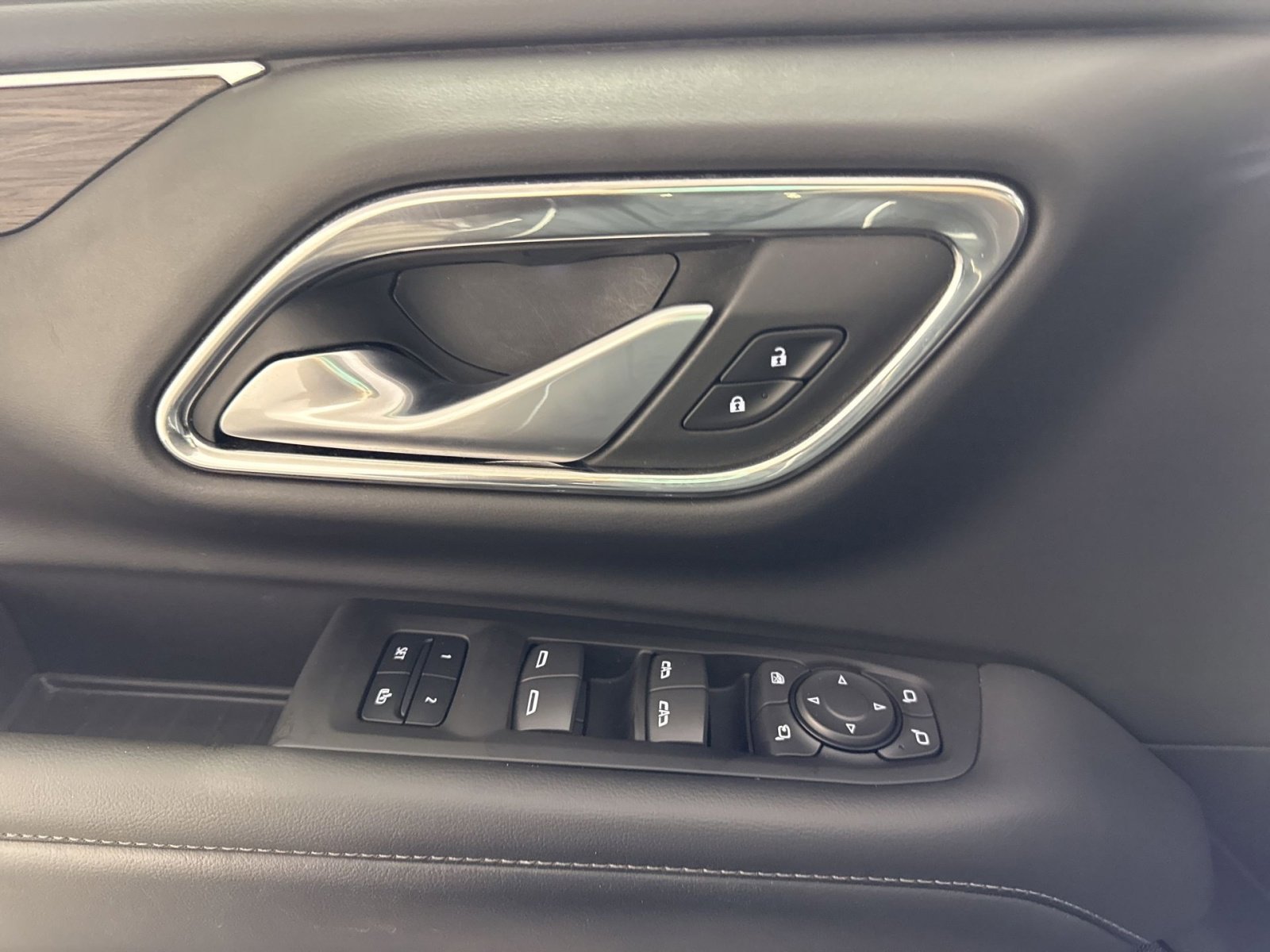 Used 2022 Chevrolet Tahoe Z71 w/ Luxury Package image 15