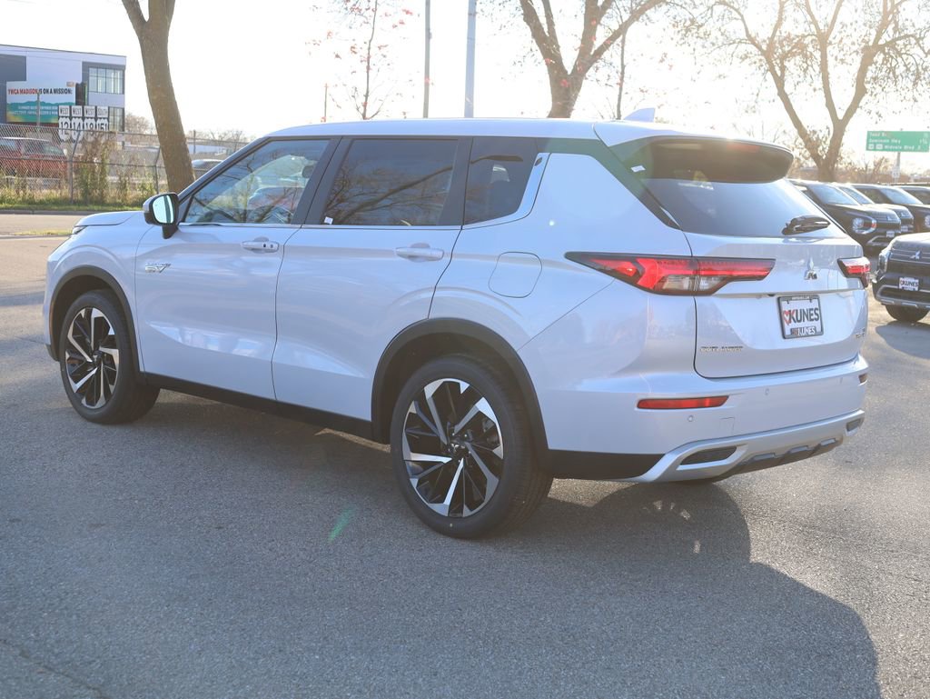 New 2025 Mitsubishi Outlander SE image 7