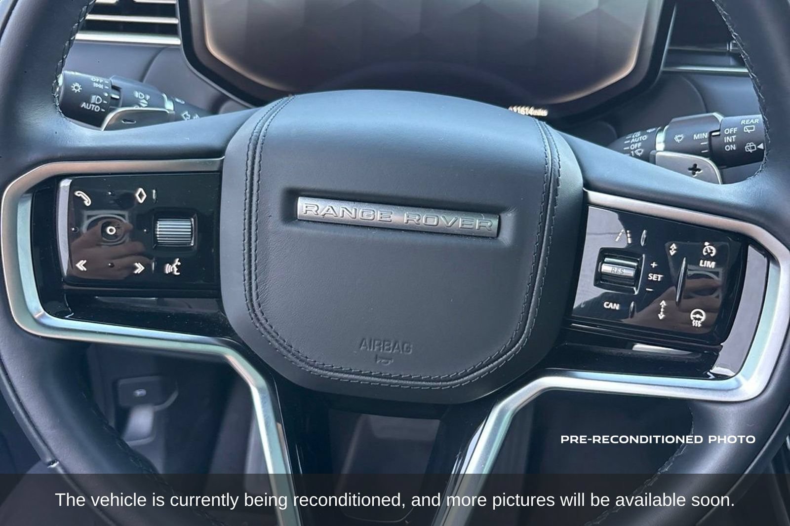 Used 2025 Land Rover Range Rover Sport SE AWD/4WD image 16