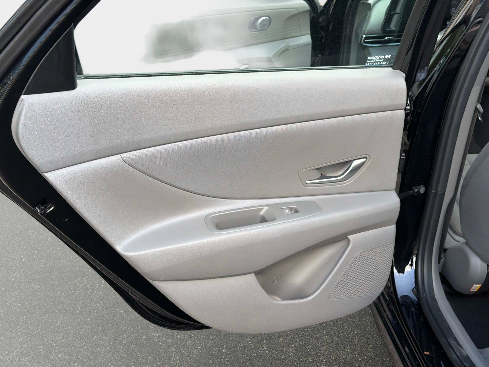 Used 2024 Hyundai Elantra SE image 13