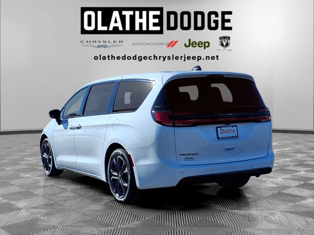 New 2026 Chrysler Pacifica Select FWD image 3