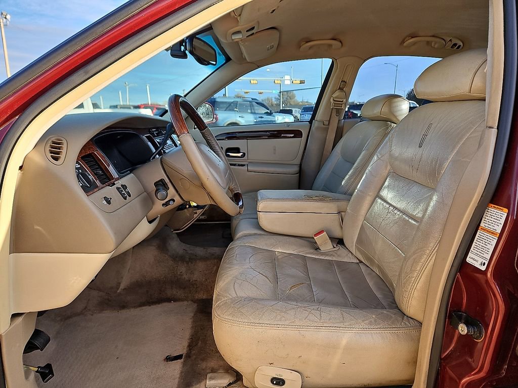 Used 2001 Lincoln Town Car Signature image 9