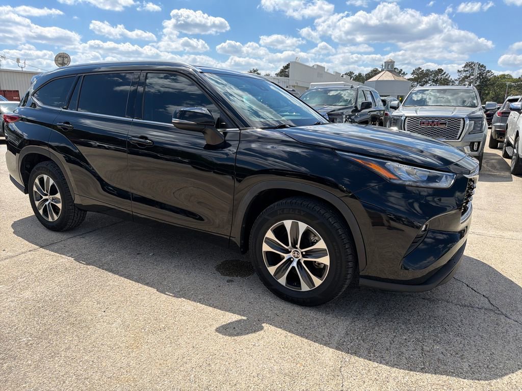 Used 2020 Toyota Highlander XLE FWD image 16