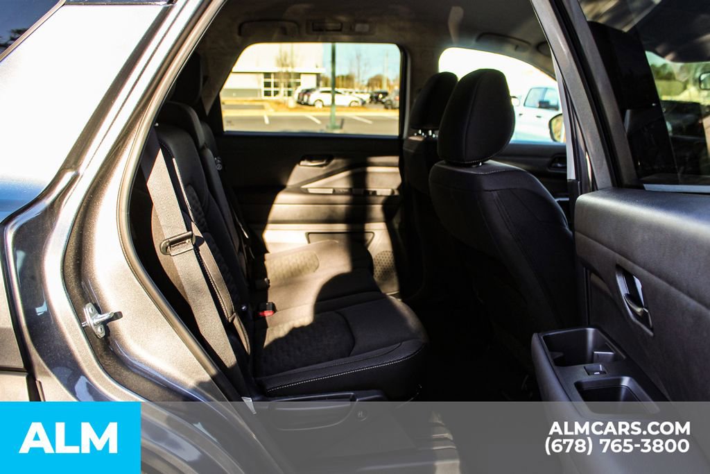 Used 2025 Nissan Pathfinder SV image 22