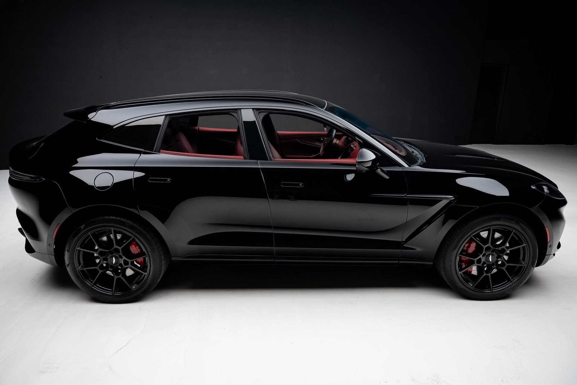 Used 2021 Aston Martin DBX image 34