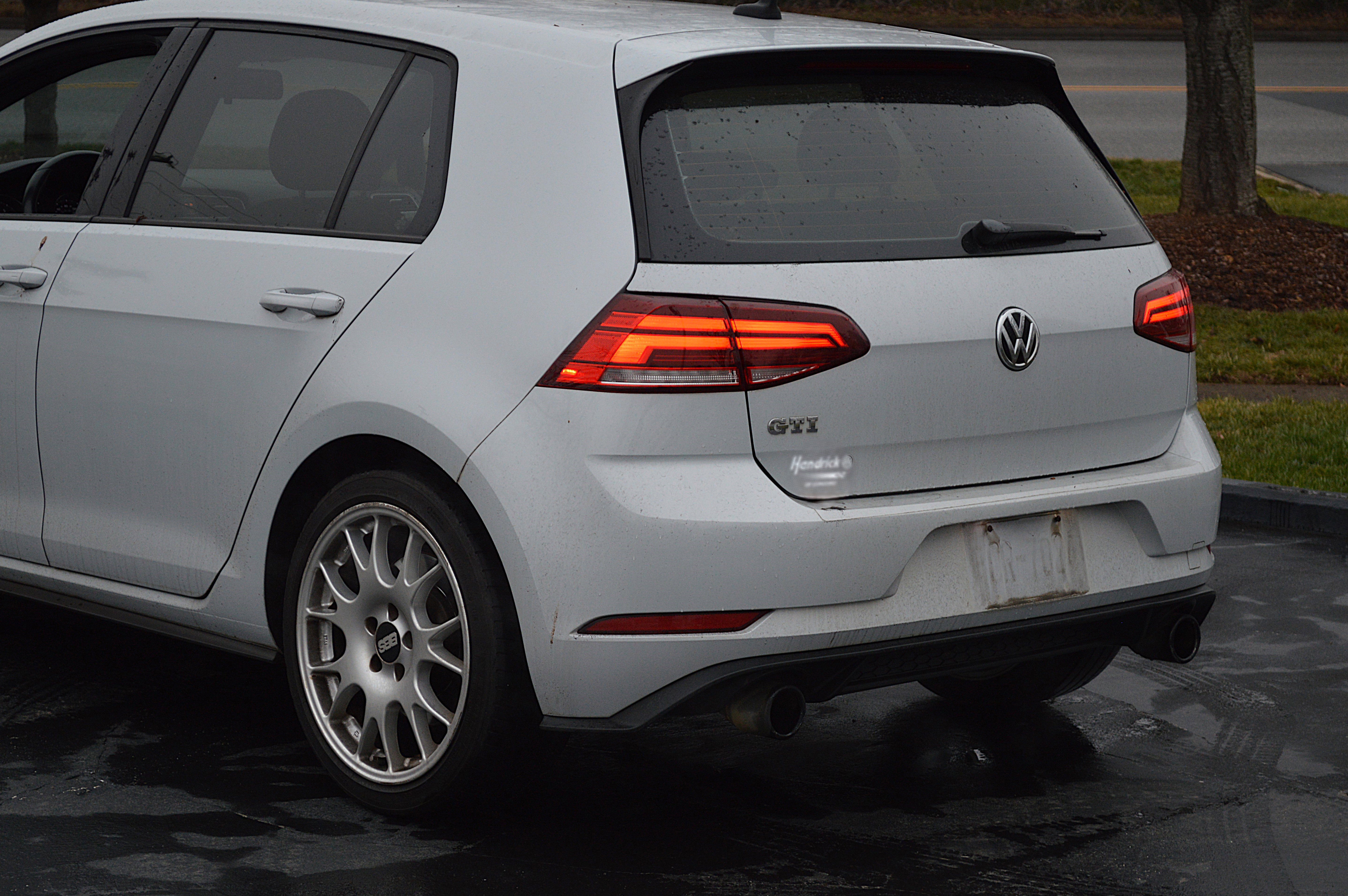 Used 2018 Volkswagen GTI SE image 3