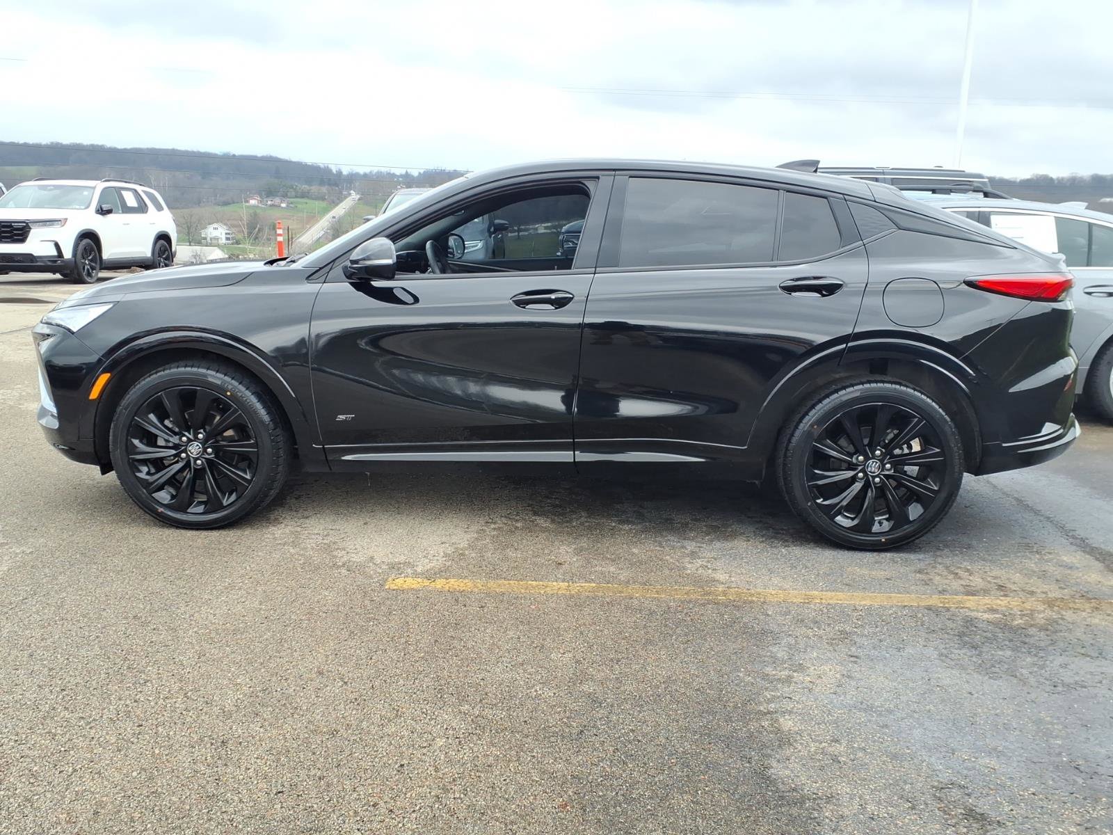 Used 2025 Buick Envista Sport Touring w/ Experience Buick Package image 4