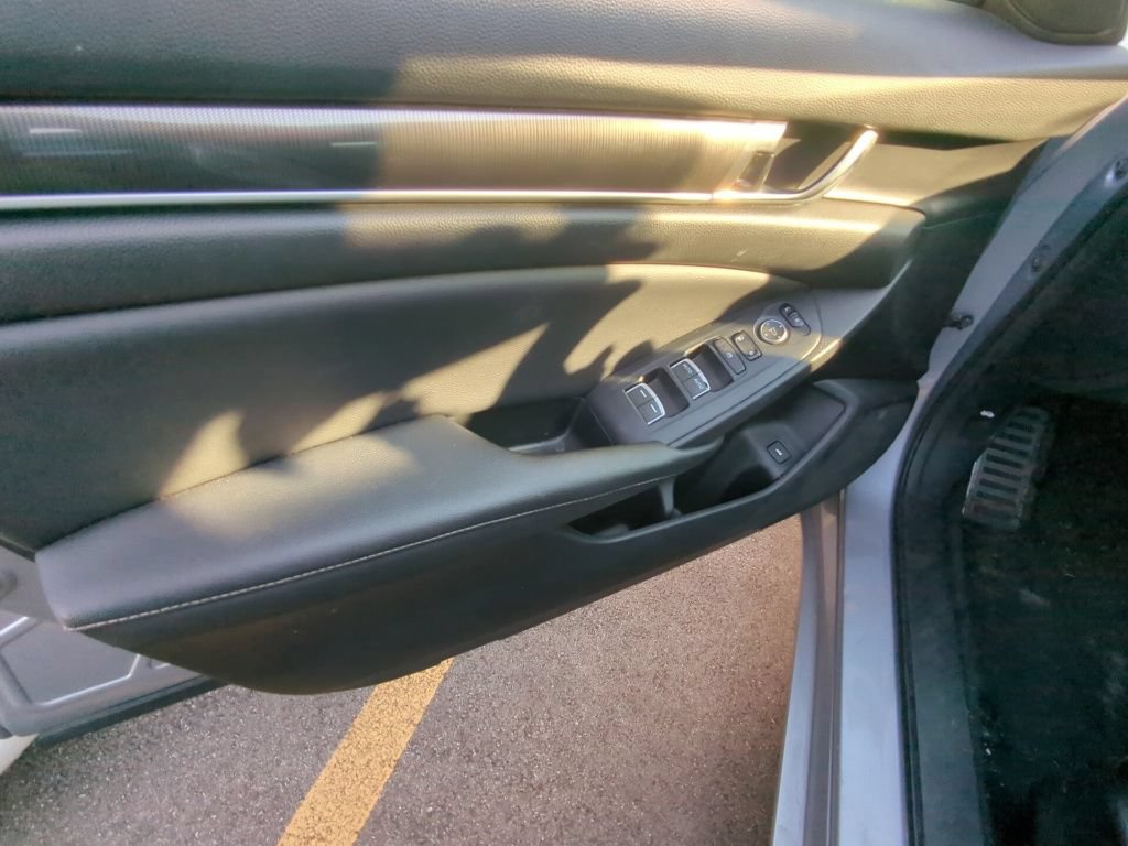 Used 2019 Honda Accord Sport image 8