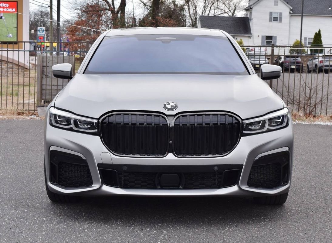 Used 2022 BMW M760i xDrive w/ Luxury Rear Seating Package image 7